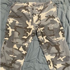 Camouflage Military Cargo Pants, button fly XL adj 39-43 inch waist